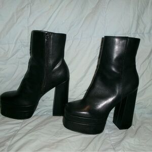 Platform boots - size 7 / black